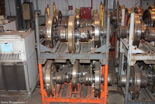 Aufgearbeitete und gestapelte Räder für den Talgo