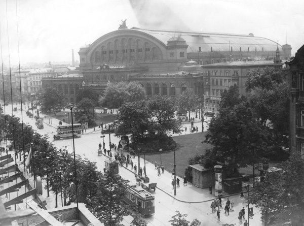 Askanischer Platz und Stresemannstraße (1930)