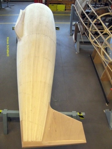 Der Rumpf der Pfalz wird in der Werkstatt für die Aufarbeitung vorbereitet