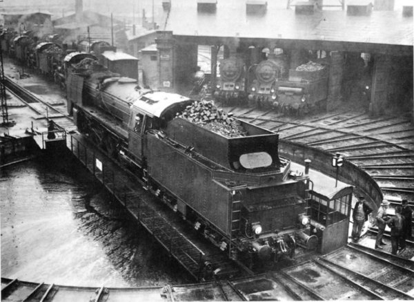 01 114 auf der neuen 23-m-Drehscheibe am Lokschuppen 1a (1932)
