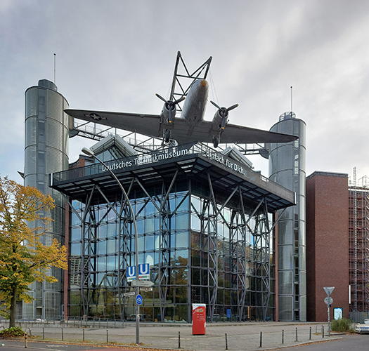 Die Douglas C-47 am Neubau